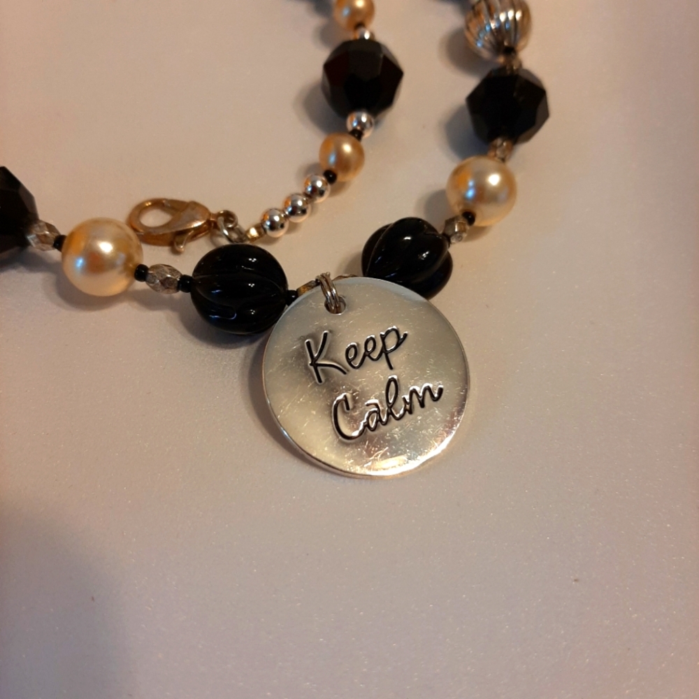 Keep claim pearl black beaded 21"